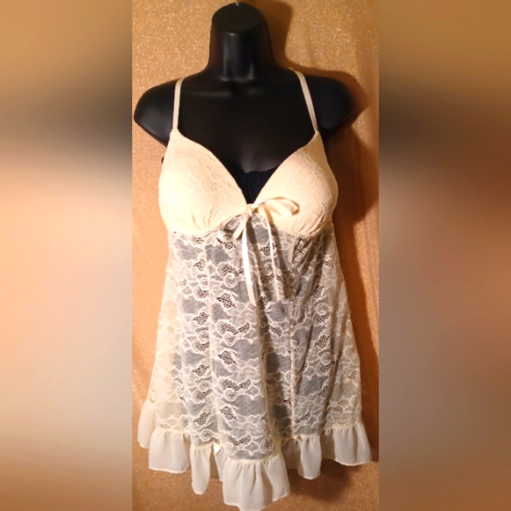 Nice like new, soft lingerie with the patted cups extra large runs big